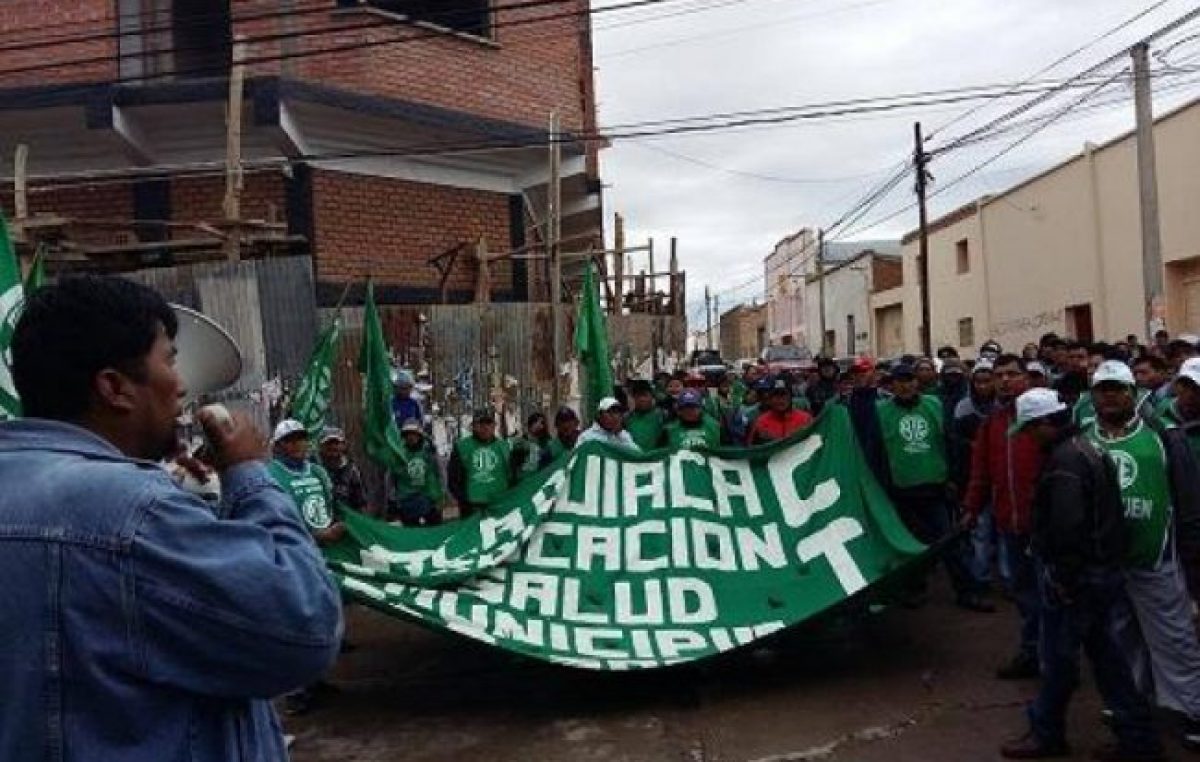 El intendente de La Quiaca se aumenta el sueldo y despide trabajadores
