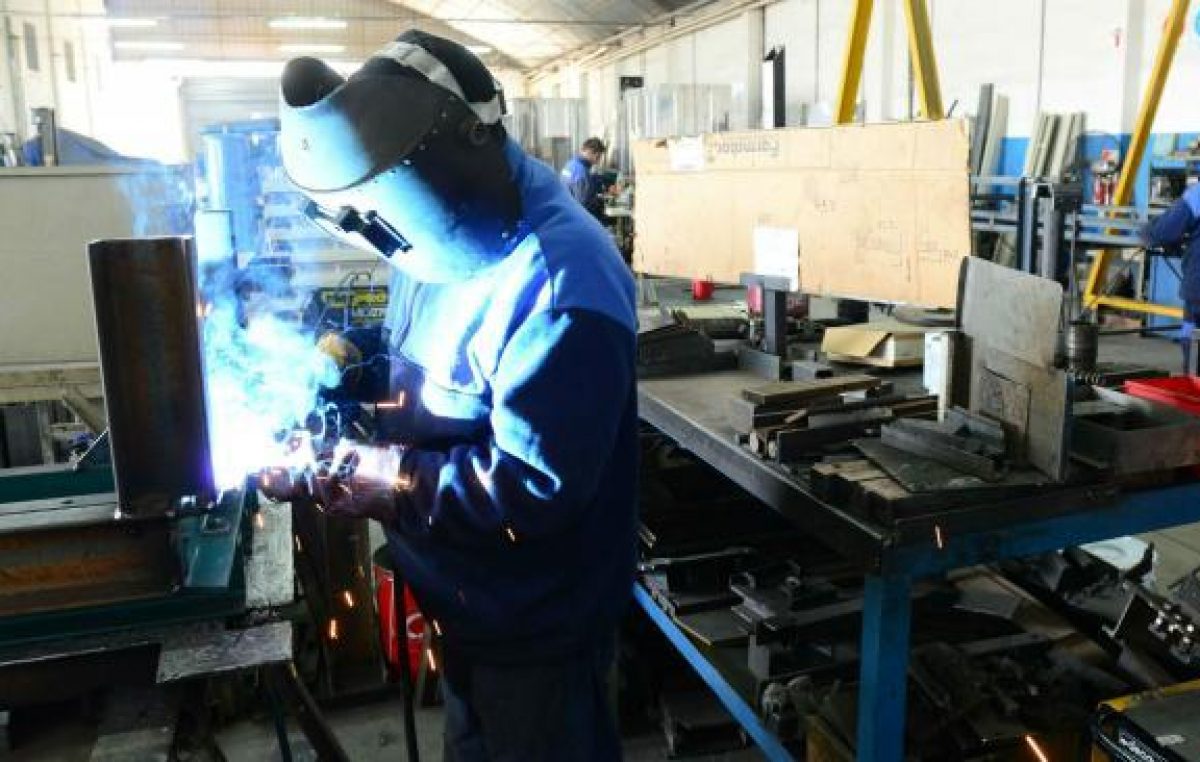 Medianos empresarios aseguran que hubo “120 mil despidos” en el país
