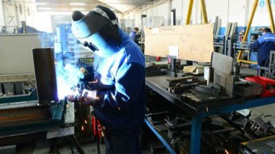 Medianos empresarios aseguran que hubo “120 mil despidos” en el país