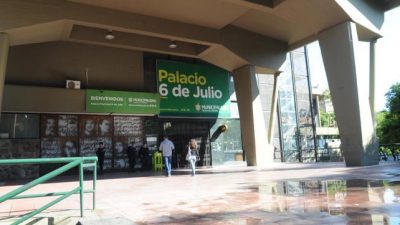 Municipales Córdoba: sueldos privados por escalera, funcionarios por el ascensor