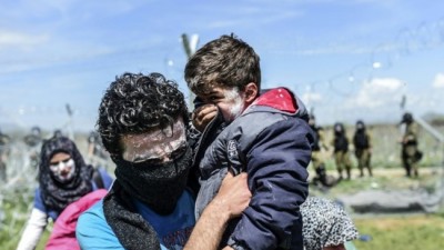 Macedonia reprime a refugiados, entre ellos chicos y embarazadas, que intentaron cruzar la frontera