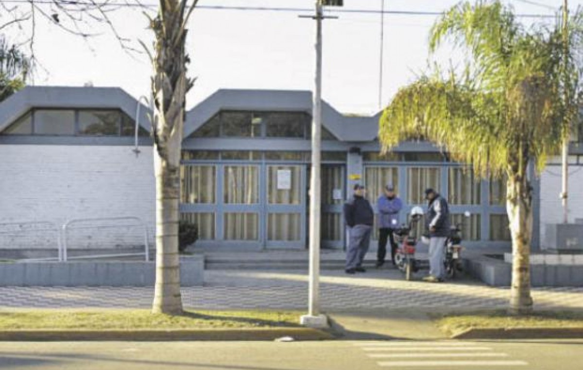 En San Genaro le bajaron los sueldos a los municipales y se disparó la bronca