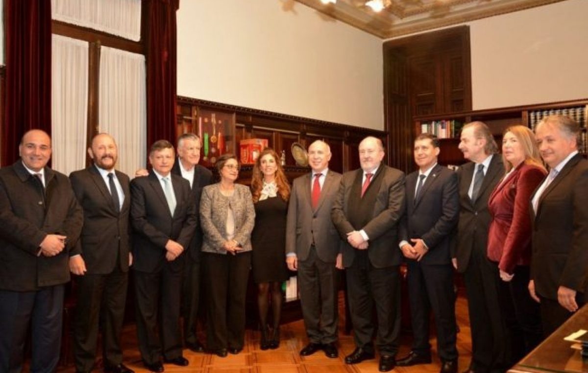 Gobernadores del PJ, a la Corte por el reclamo del 15%
