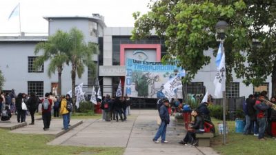 El Seom protestó en la comuna de Jujuy y hubo heridos