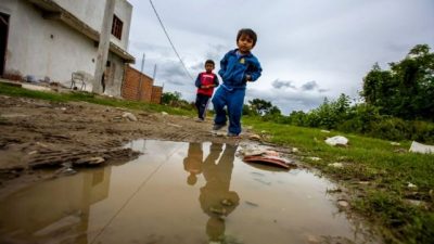 Tres de cada diez niños viven en zonas de basurales en Salta