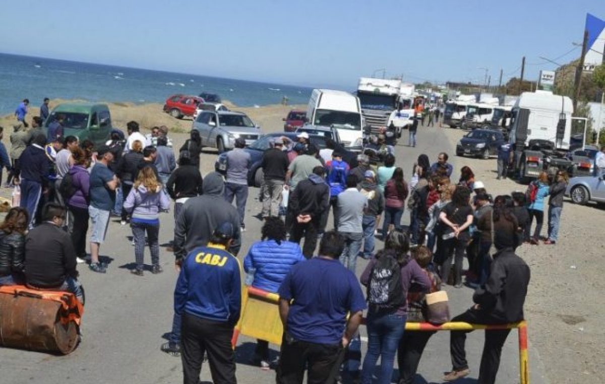 Caleta: SOEMCO levantó el corte de ruta en la noche de ayer