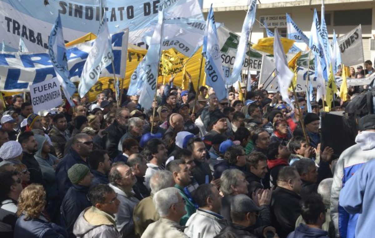 Provincia y legisladores meten presión para que se termine el conflicto en Las Rosas