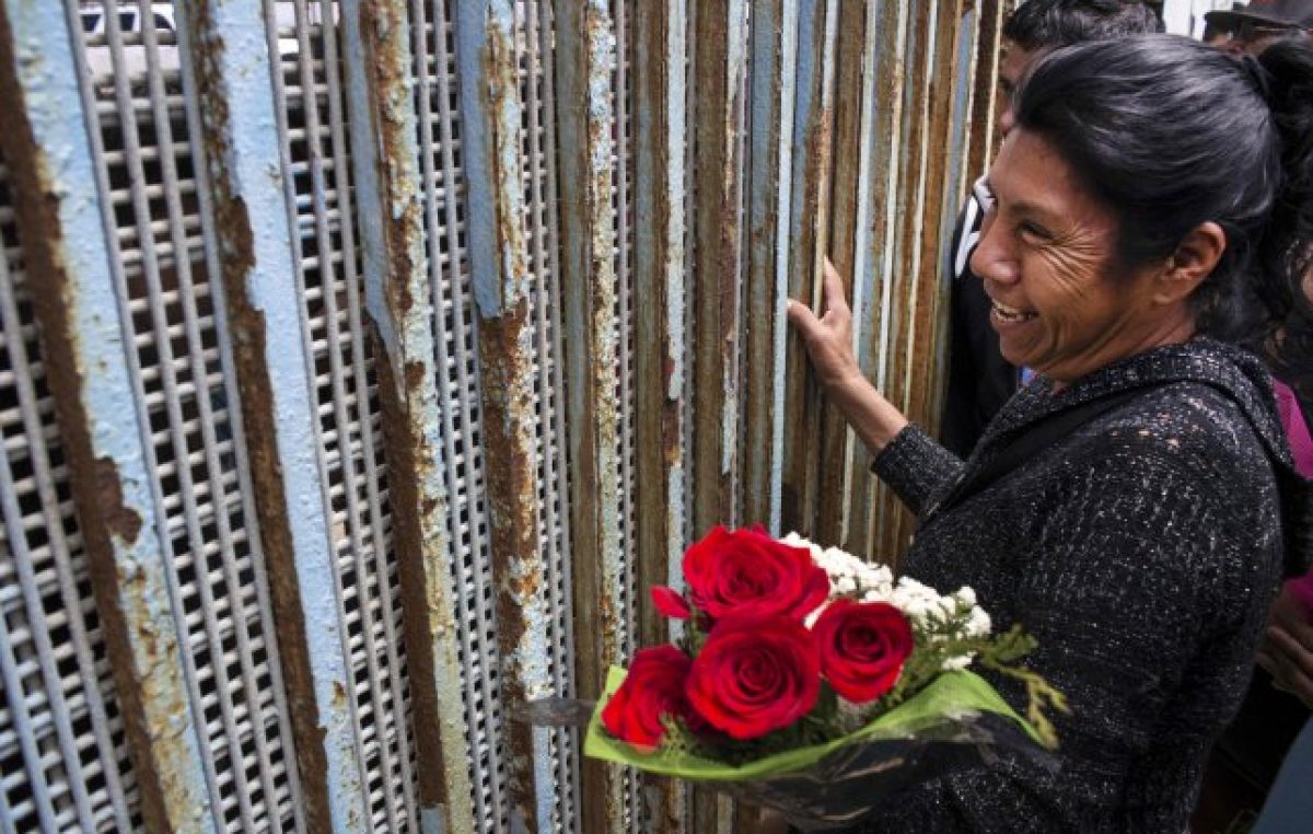 Tan cerca pero tan lejos: reencuentros familiares en la frontera que separa Estados Unidos y México