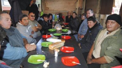 Municipales de Caleta recibieron el Día del Trabajador reclamando por sus derechos