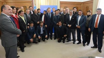 Gobernador e intendentes de Tucumán se comprometieron a realizar obras de agua y cloacas para todos