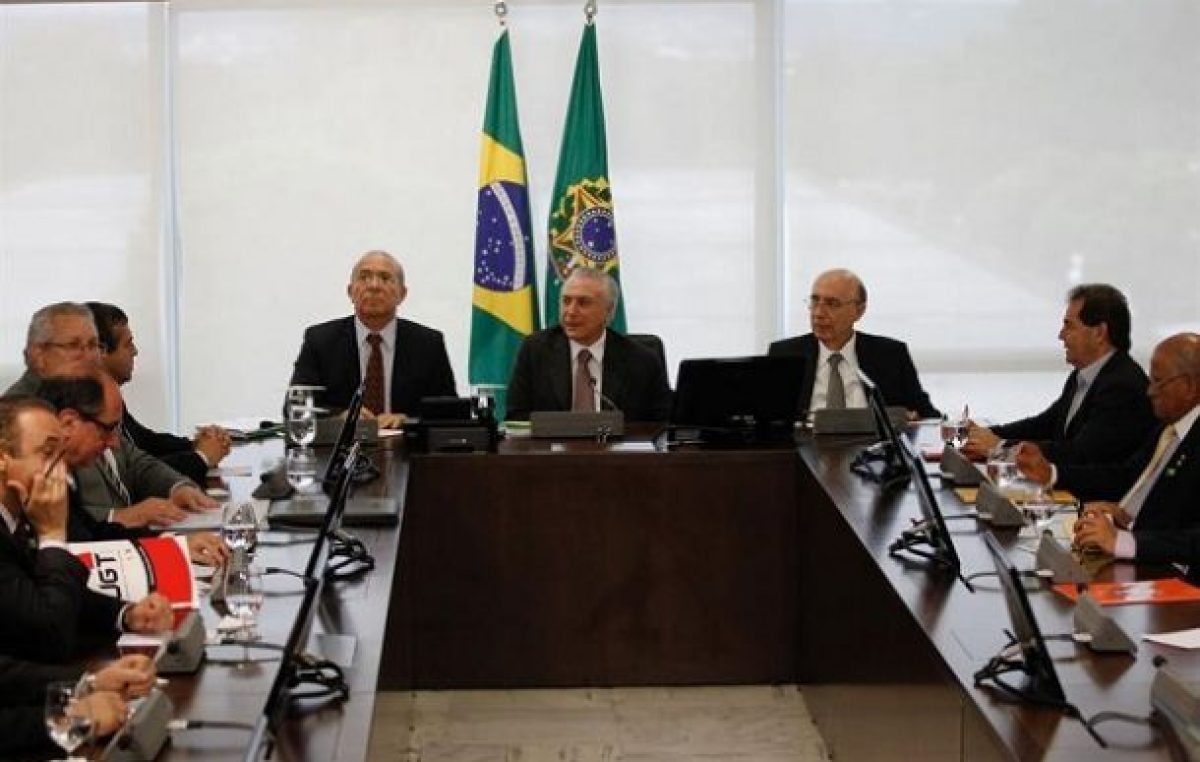 Las centrales obreras plantan cara a Temer