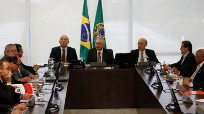 Las centrales obreras plantan cara a Temer
