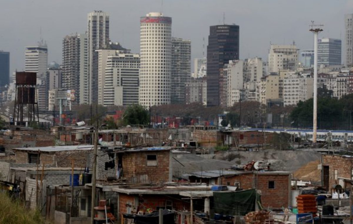 El diario El Pais de España dijo que «la inflación argentina está desbocada y destrozando las economías familiares»