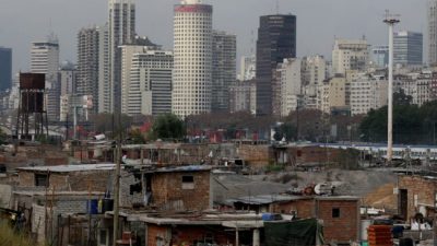El diario El Pais de España dijo que «la inflación argentina está desbocada y destrozando las economías familiares»
