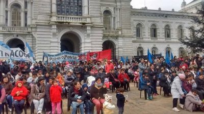 Con cortes en toda la ciudad, cooperativistas platenses reclaman apertura de paritarias