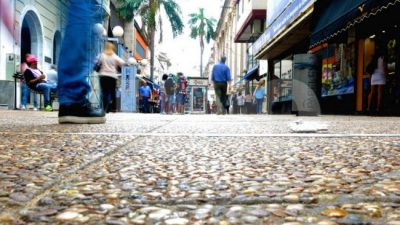 Golpeados: el 80% de los locales de Santa Fe asegura que vendió menos