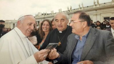 Municipales santafesinos entregan presente al Papa Francisco