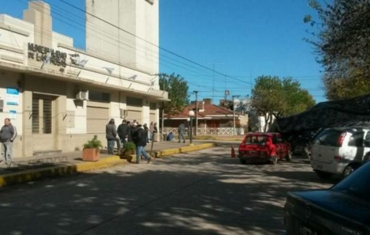 Municipales de Las Rosas esperan el pago salarial para volver a trabajar