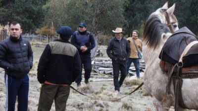 El Bolsón: Apuntan contra empresario y dirigente macrista por frustrar marcha al lago Escondido