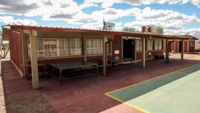 Ford convirtió una escuela rural riojana en auto-sustentable