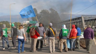 Caótica protesta de los municipales de Valle Viejo