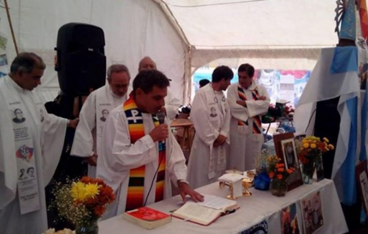 Sacerdotes cercanos al Papa difundieron una dura carta contra Macri