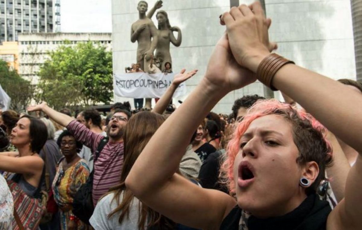 Temer enfrenta una airada reacción popular