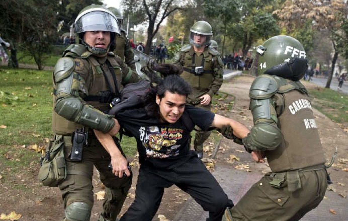 Chile: reprimen a estudiantes en una marcha no autorizada