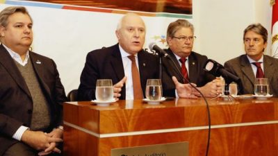 Santa Fe: Girarán fondos a municipios para arreglar caminos rurales