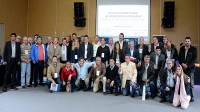 Intendentes justicialistas de todo el país se reunieron en Concordia