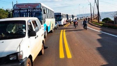 Posadas, colas de 10 kilómetros para cargar nafta en Paraguay