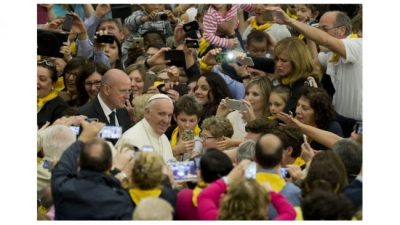 Francisco abre la puerta a que las mujeres puedan oficiar bautizos y matrimonios