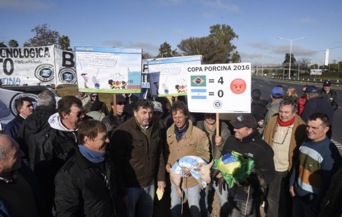 Protesta de productores por la importación de carne de cerdo