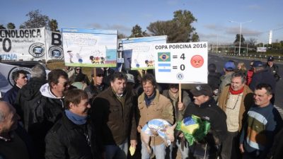 Protesta de productores por la importación de carne de cerdo