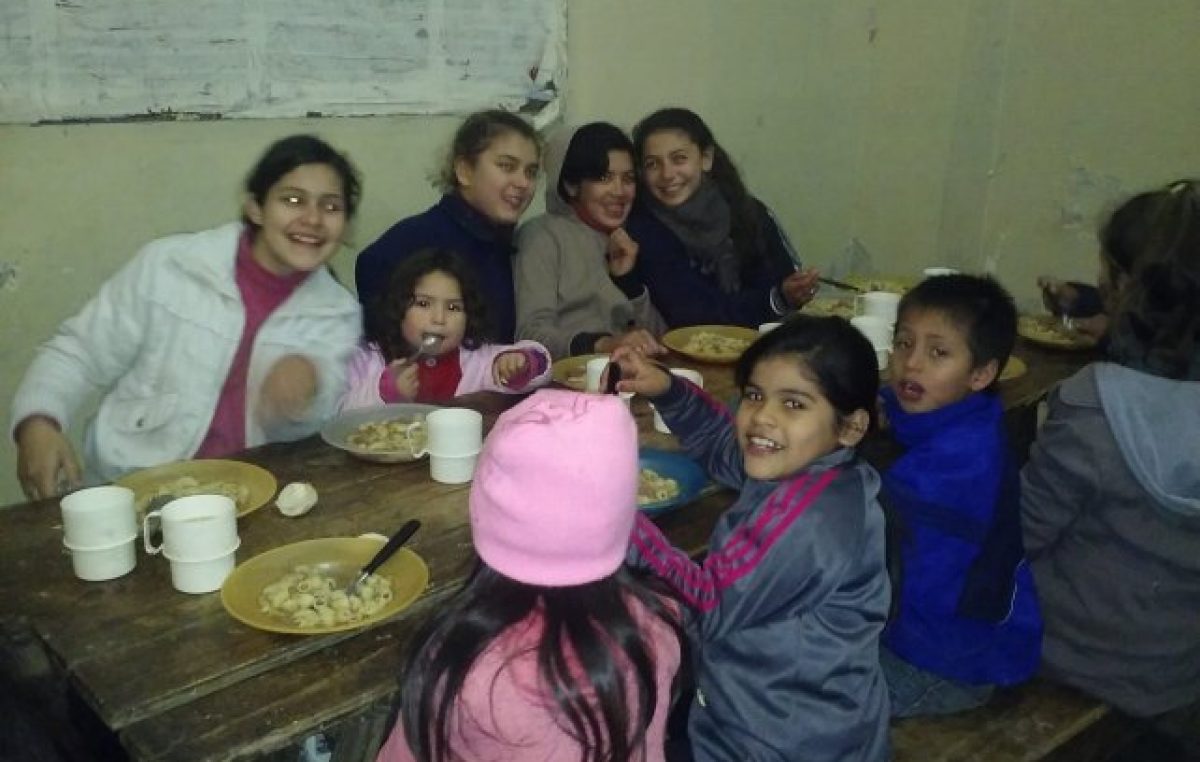 El único comedor solidario nocturno de Santa Fe pide ayuda para poder seguir funcionando