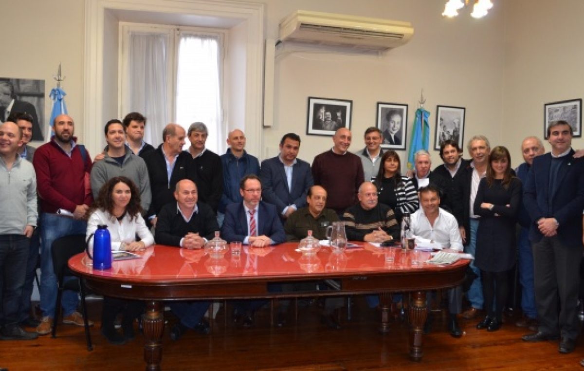 Buenos Aires: Para intendentes y legisladores del FpV el límite a las reelecciones es «tema secundario»