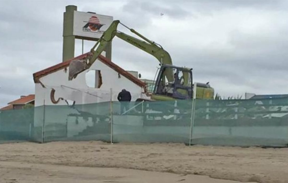 Cuestionan el “apuro” de Yeza para demoler los balnearios de Pinamar