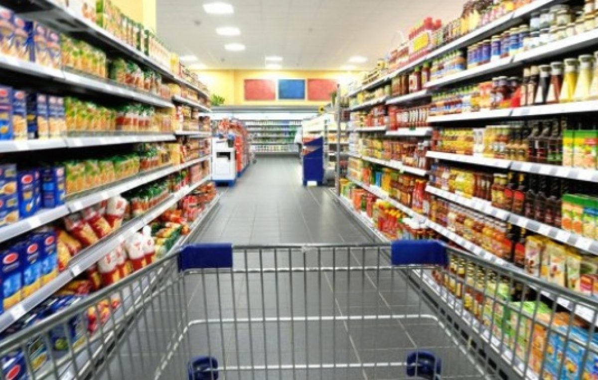 Municipios bonaerenses implementan canasta de alimentos a bajo costo