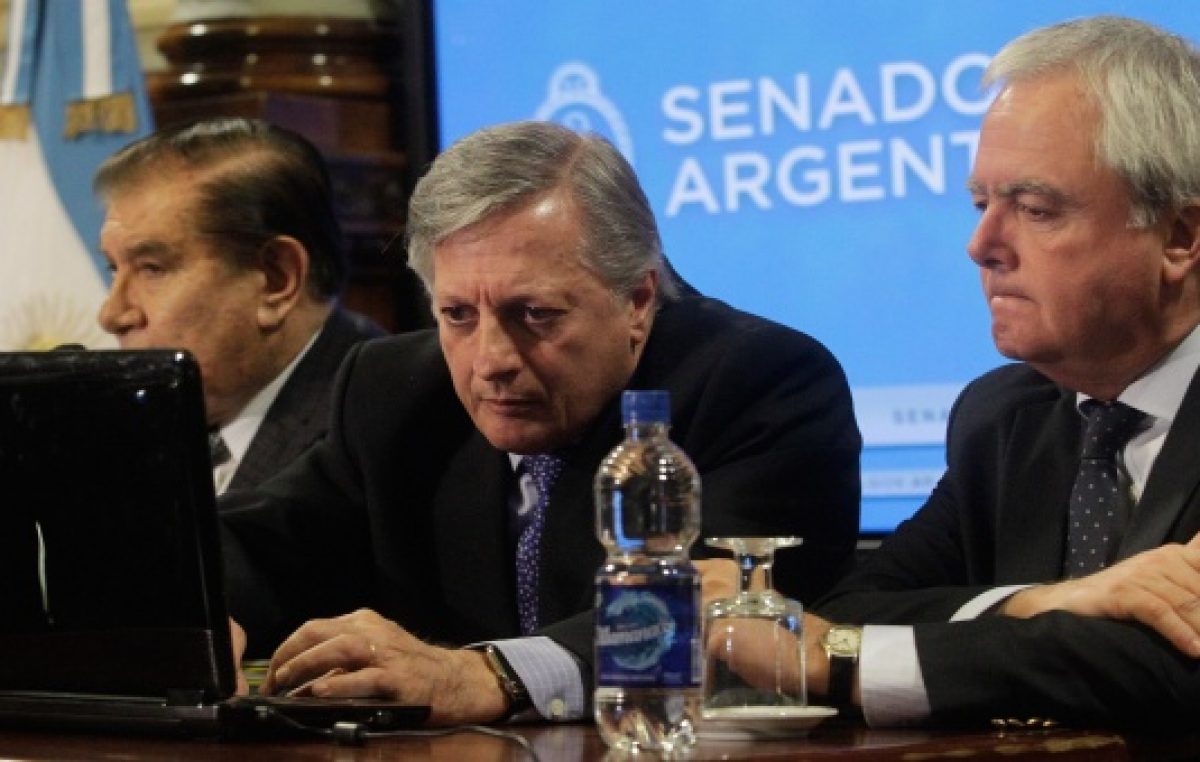 Amplían la denuncia contra Aranguren por supuestos manejos a favor de Shell