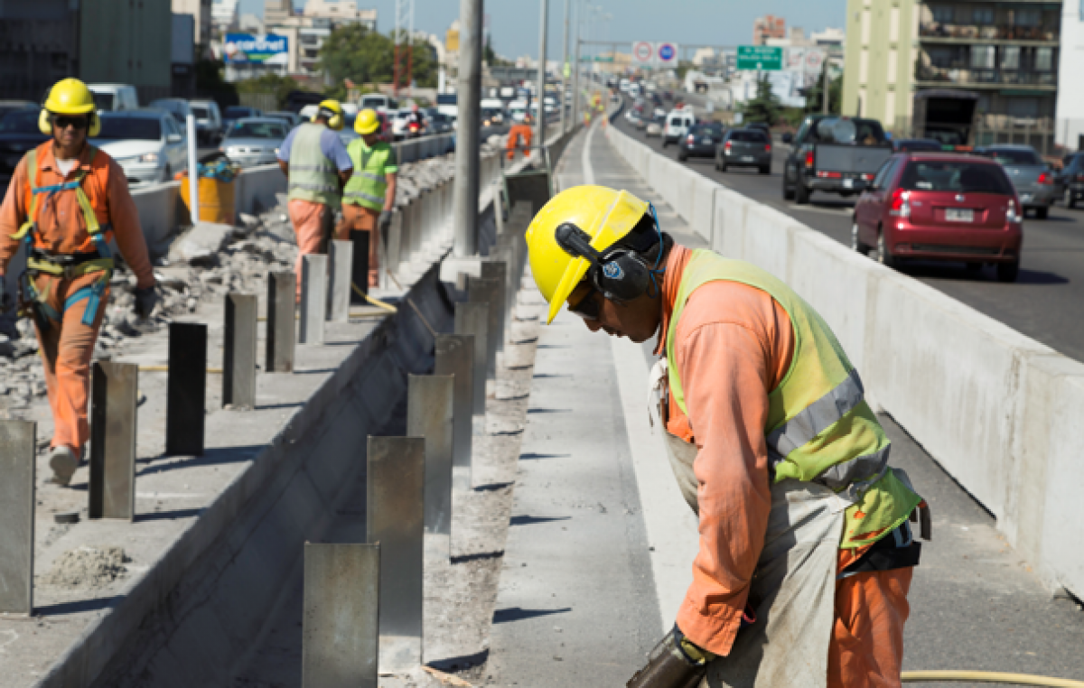 Más deuda y anuncios de obras por decreto