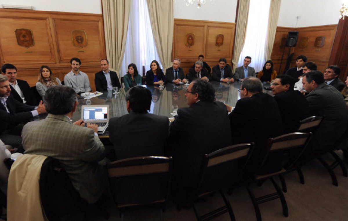 Intendentes del PJ avalan plan de Weretilneck por viviendas