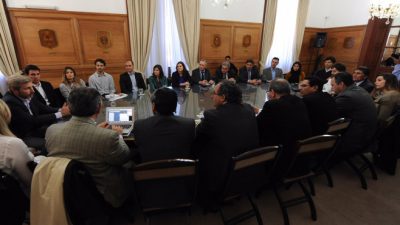 Intendentes del PJ avalan plan de Weretilneck por viviendas