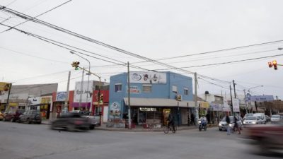 Los pequeños comercios neuquinos cierran en el centro y se instalan en el oeste