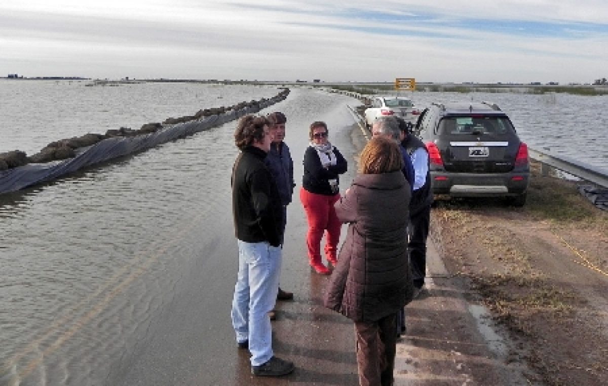 Sudeste cordobés: Cuatro pueblos amenazados, tres rutas y 50 mil hectáreas inundadas