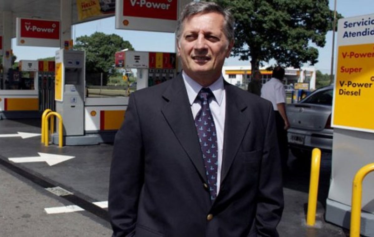 El ministro millonario e ideólogo del tarifazo que tiene en vilo a todo un país