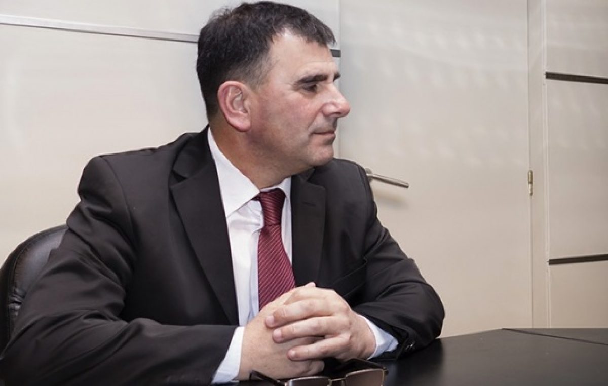 Por “tránsfuga”, el PJ de Azul suspende preventivamente al intendente Hernán Bertellys