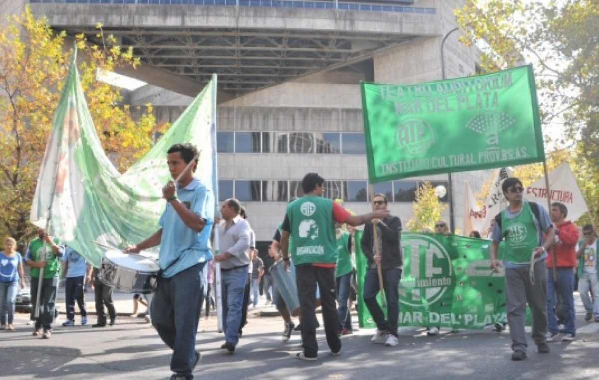 Trabajadores de la cultura bonaerense en alerta: Corren riesgo los espectáculos por falta de personal