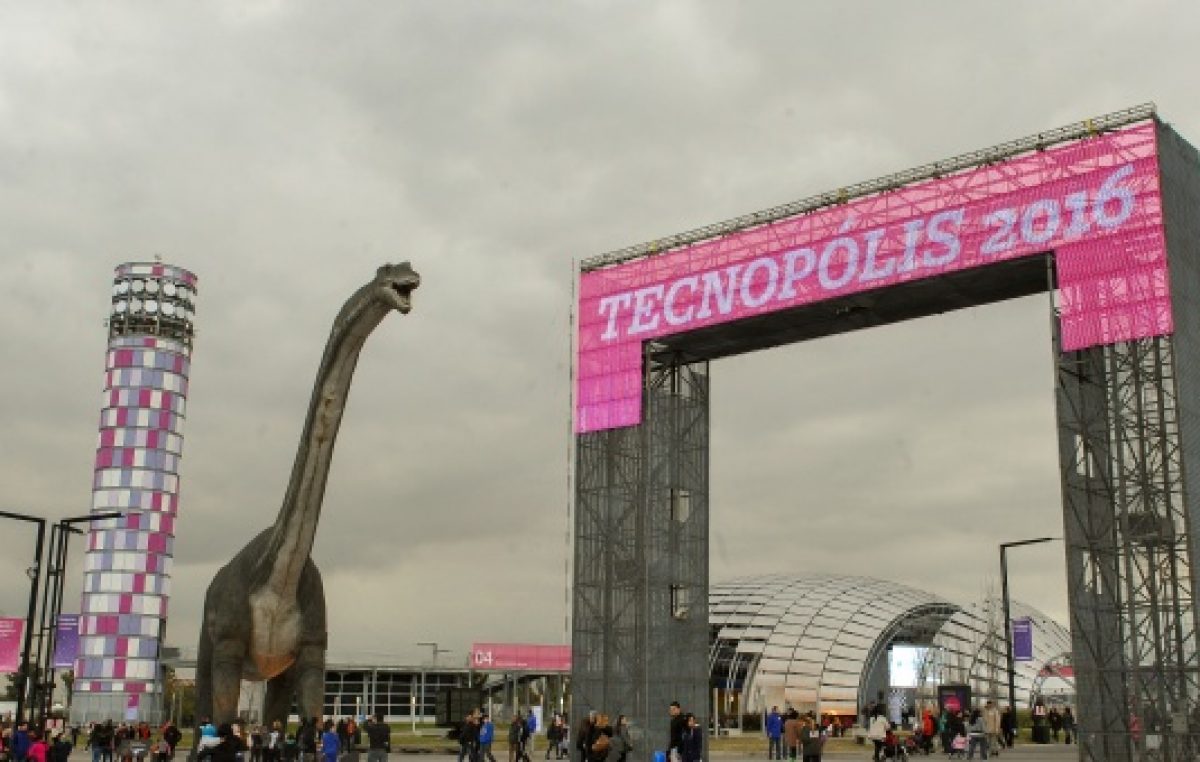 Con Urtubey y sin público, Macri inauguró Tecnópolis y prometió que girará por las provincias