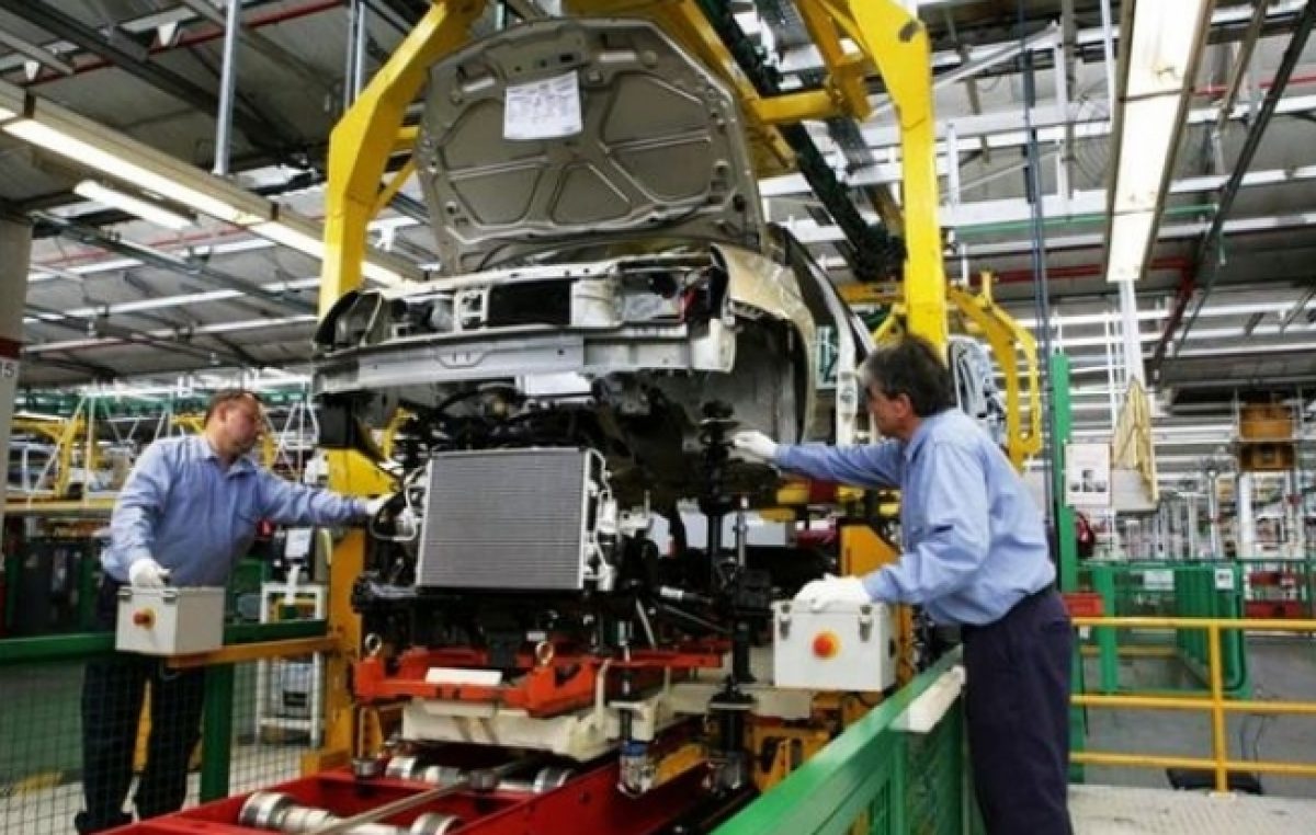 Suspenden a 4 mil empleados automotrices en Córdoba