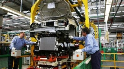 Suspenden a 4 mil empleados automotrices en Córdoba